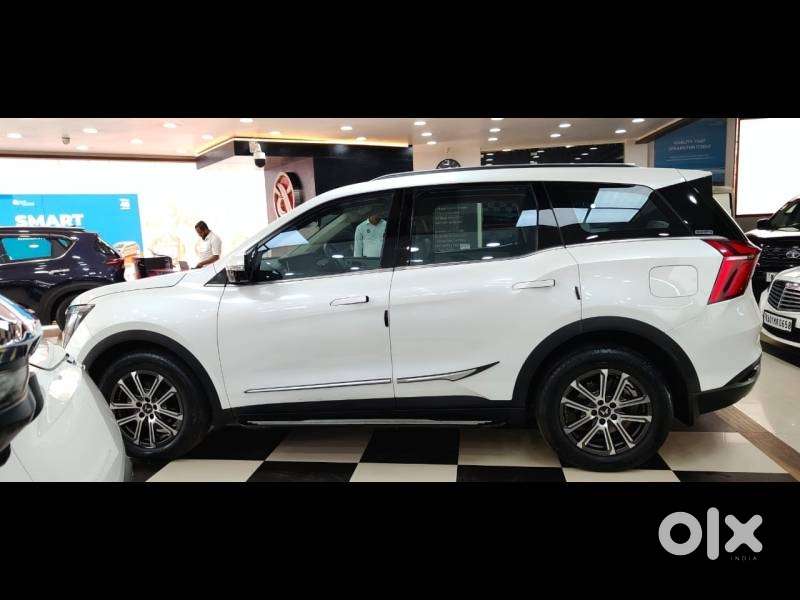Mahindra Xuv700 2.0 Ax 7 Petrol At Str, 2023, Petrol