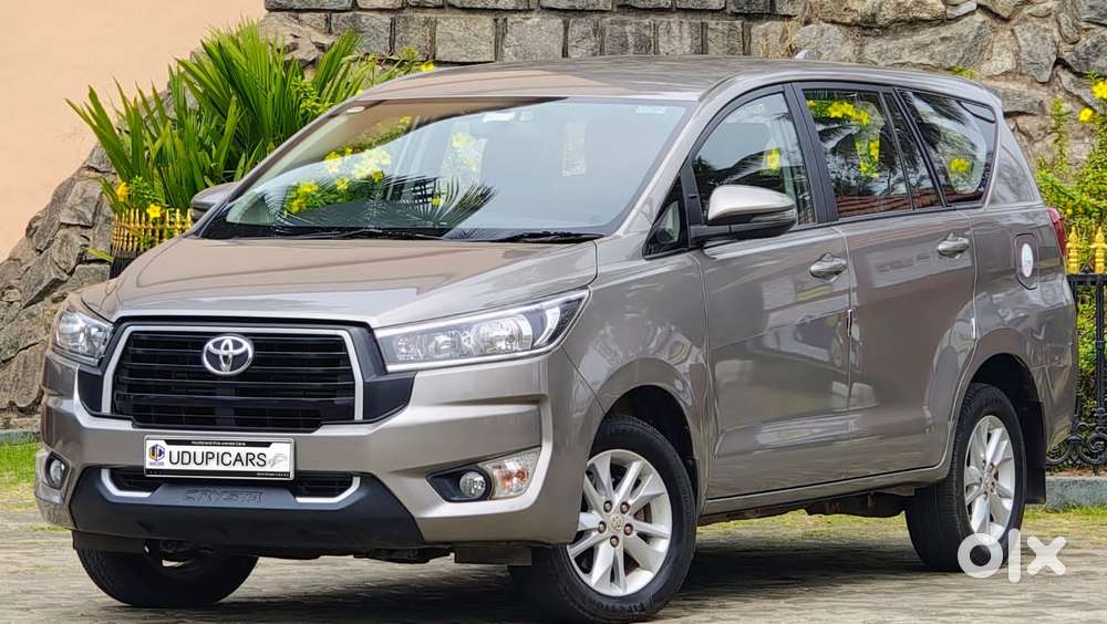 Toyota Innova Crysta 2.4 G Mt, 2023, Diesel