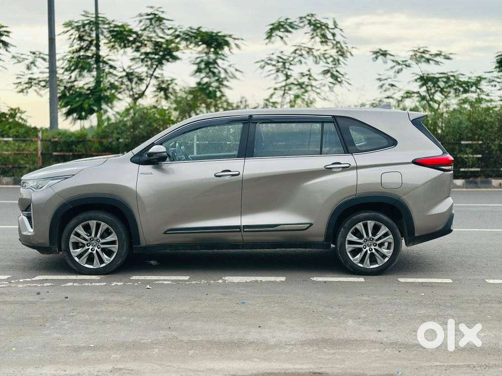 Toyota Innova Hycross 2.0 Zx (o) Hybrid 7 Str, 2023, Petrol