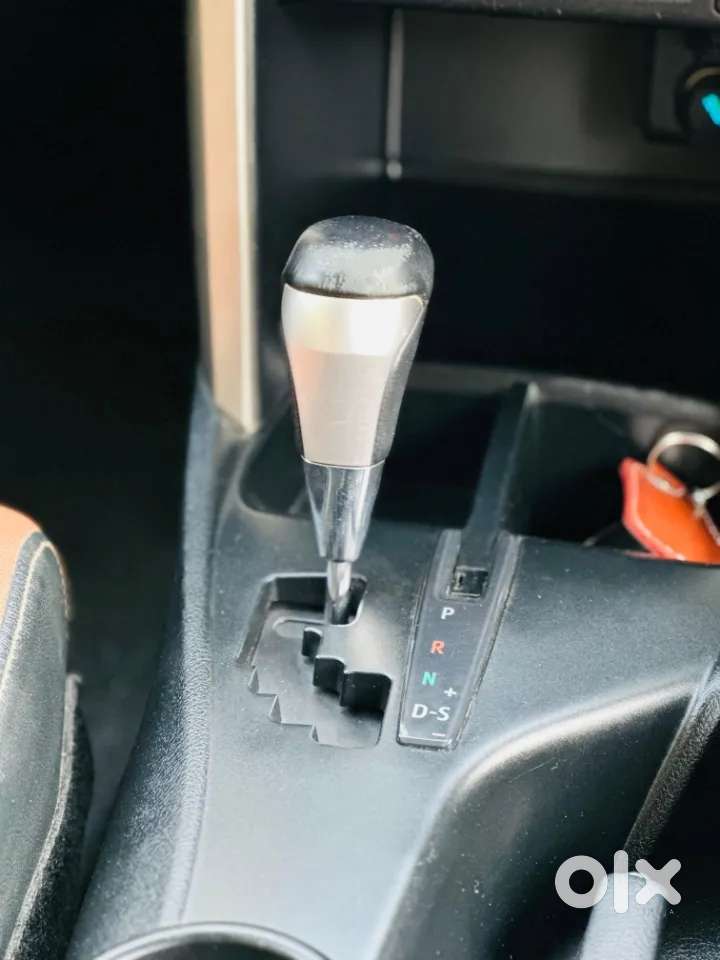 Toyota Innova Crysta 2.8 Zx At 7 Seater, 2017, Diesel