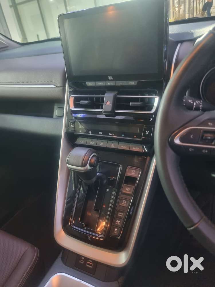 Toyota Innova Hycross 2.0 Zx (o) Hybrid 7 Str, 2025, Petrol