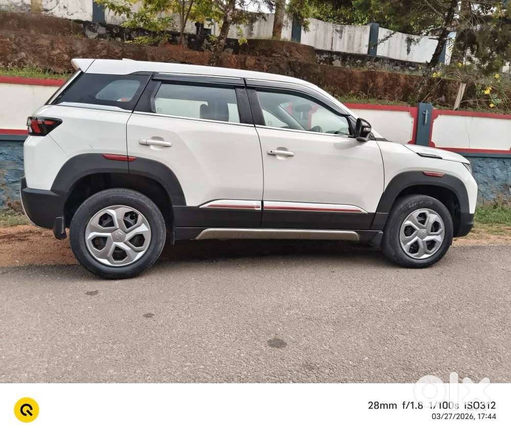 Maruti Suzuki Brezza 1.5 Lxi Smart Hybrid, 2023, Petrol