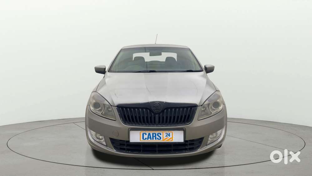 Skoda Rapid 1.6 Mpi Mt Elegance Plus, 2015, Petrol