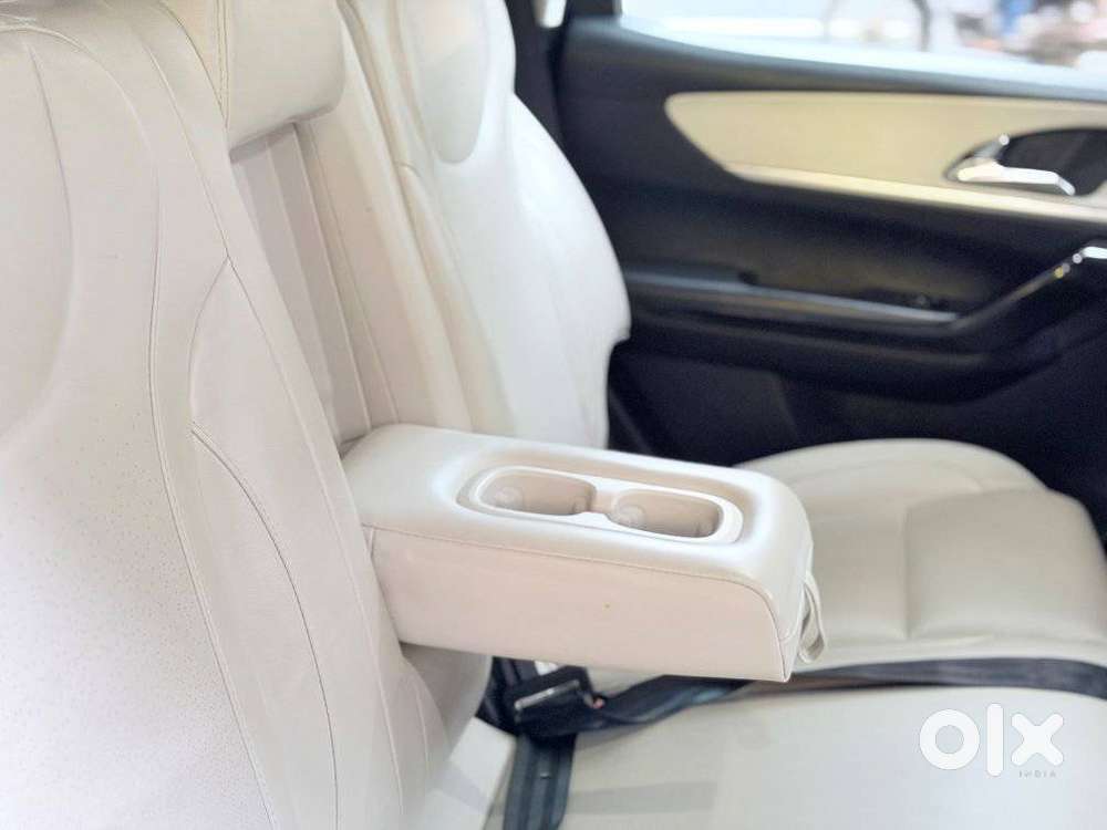Mahindra Xuv700 2.0 Ax 7 Petrol At Luxury Pack Str, 2023, Petrol