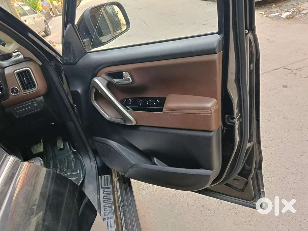 Mahindra Petrol Car 2024 Gurugram Registered