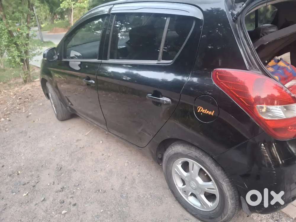 Hyundai I20 2011 Cng & Hybrids 97000 Km Driven
