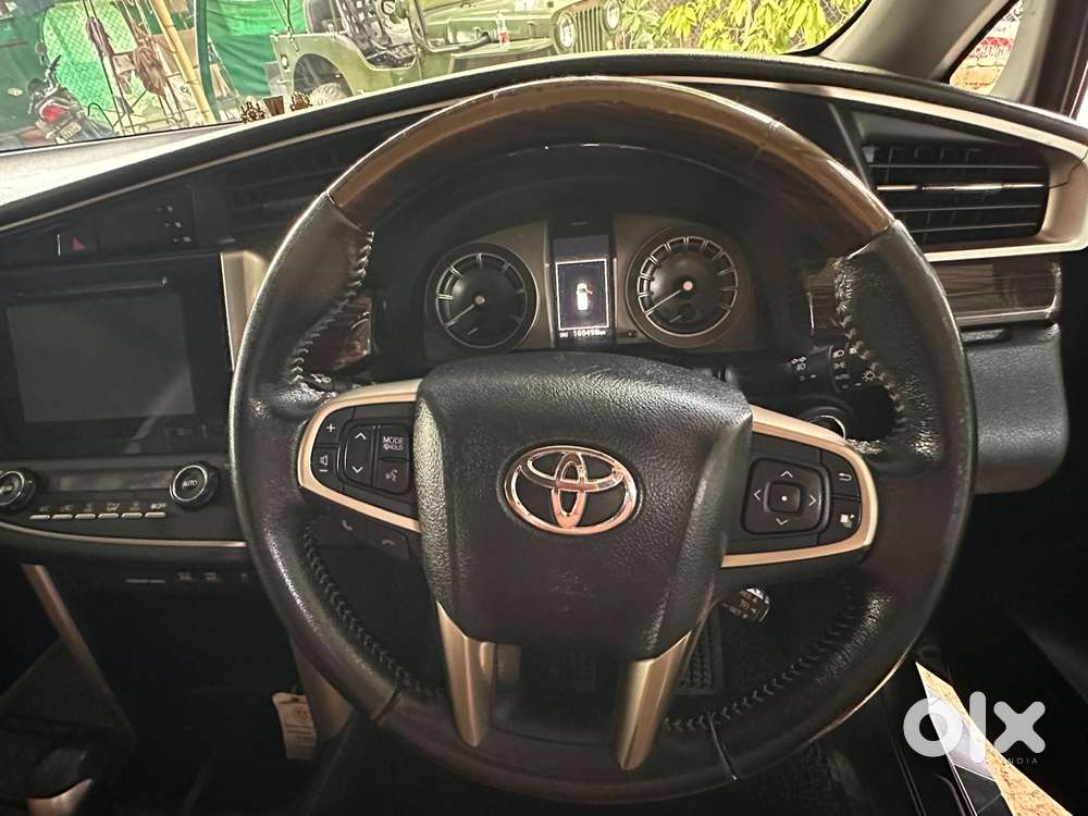 Toyota Innova Crysta 2.8 Zx At 7 Seater, 2017, Diesel