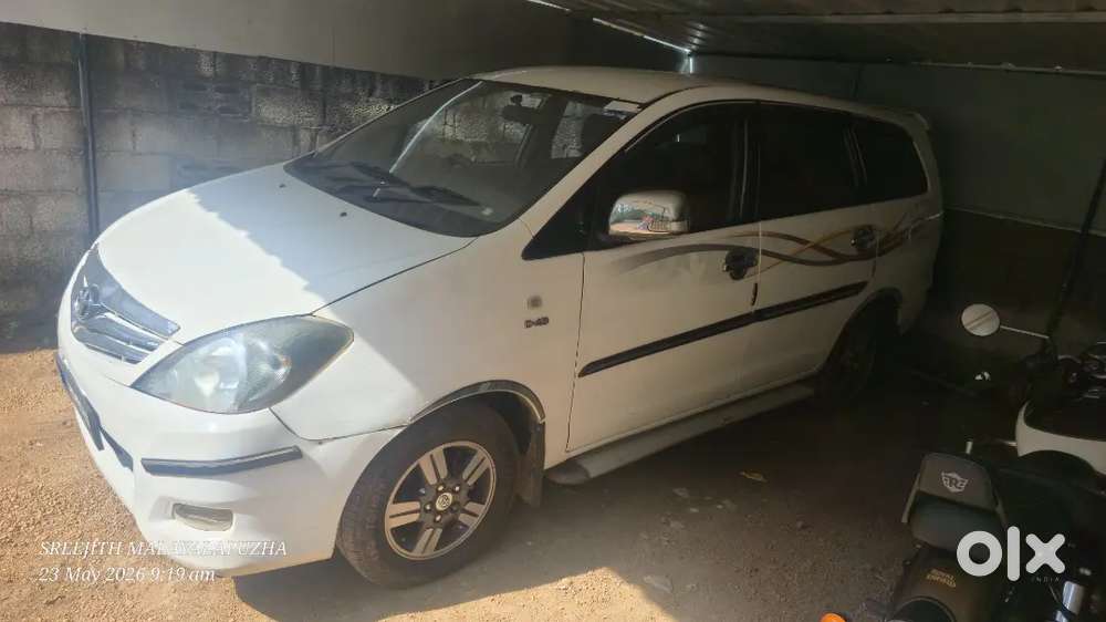 Innova 8 Seater Central Ac