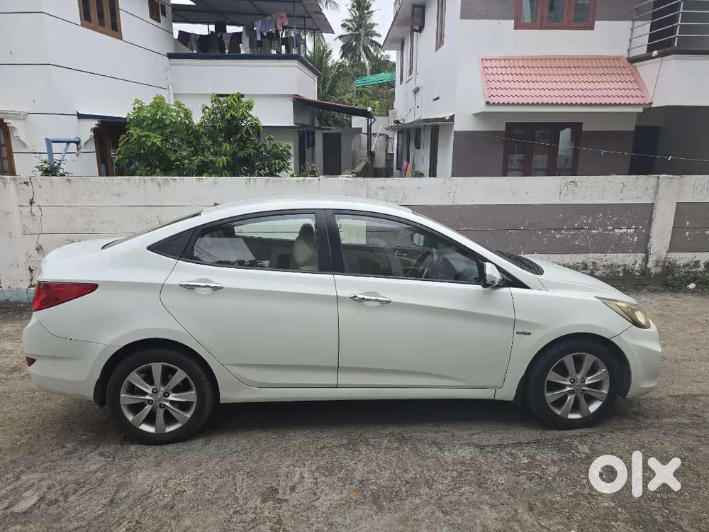 Hyundai Fluidic Verna Crdi 2012