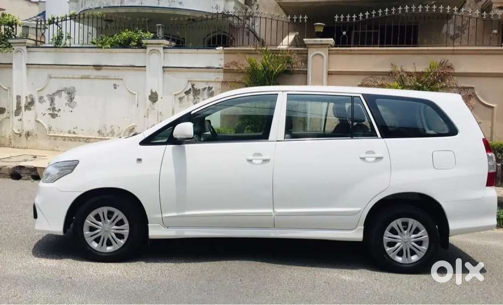 Toyota Innova 2015 Diesel 200000 Km Driven