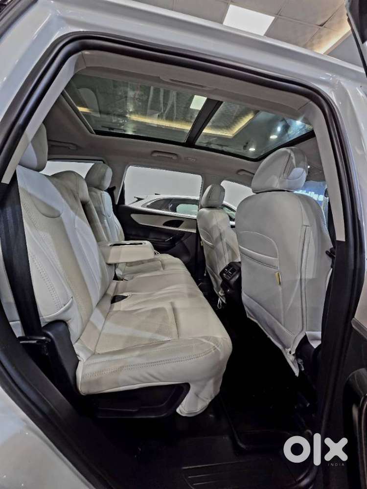 Mahindra Xuv700 2.2 Ax 5 Diesel At 7 Str, 2024, Diesel