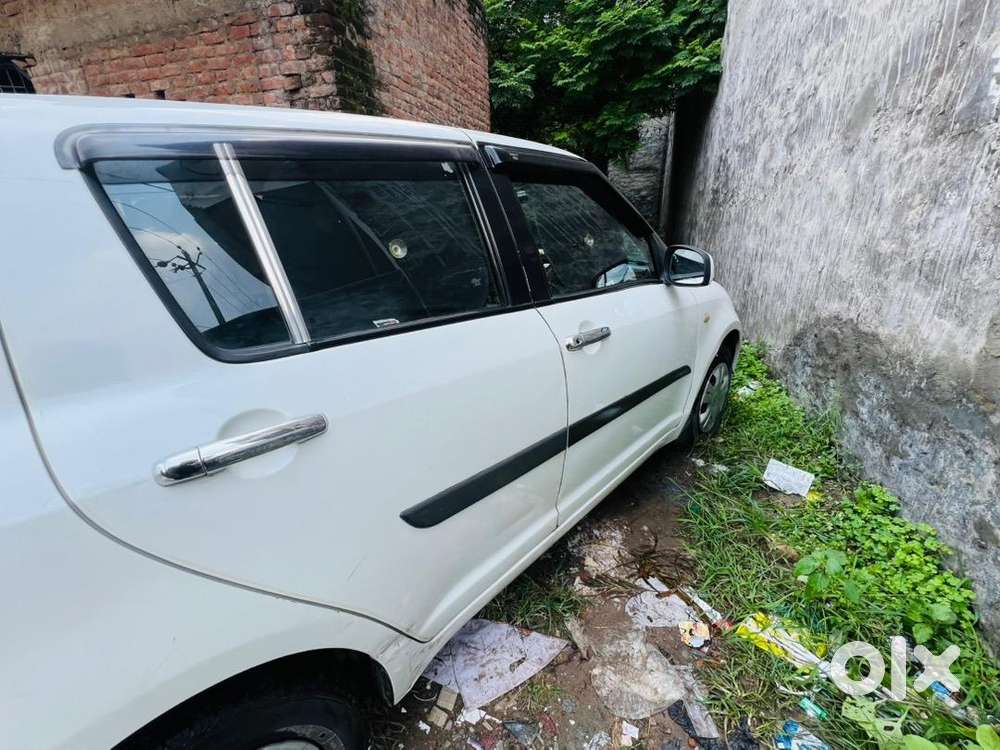 Maruti Suzuki Swift 2010 Petrol+cng  Ch Regd. 95000 Km Driven