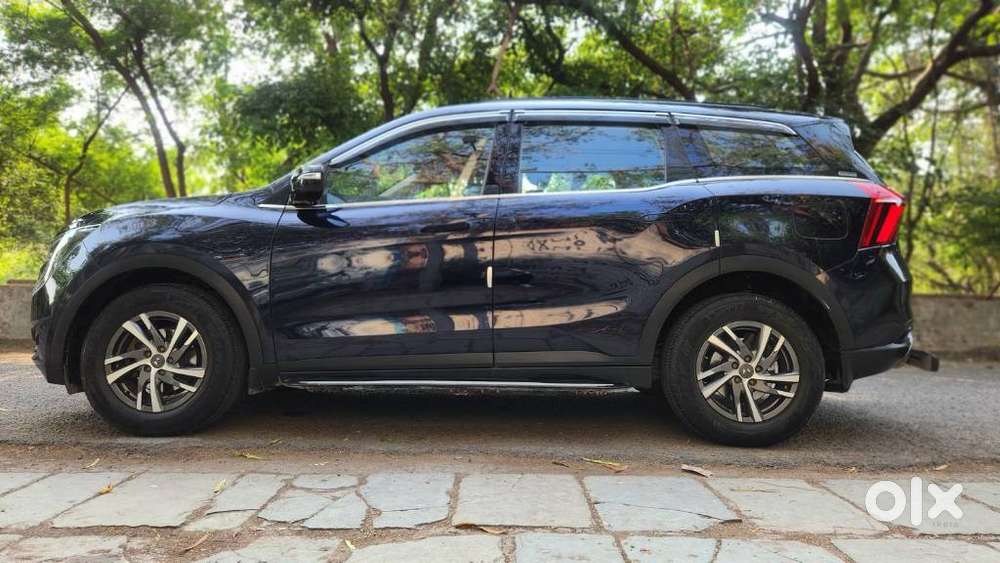 Mahindra Xuv700 2.0 Ax 5 Petrol At Str, 2022, Petrol