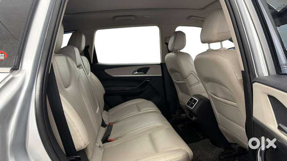 Mahindra Xuv700 2.0 Ax 7 Petrol At Str, 2022, Petrol