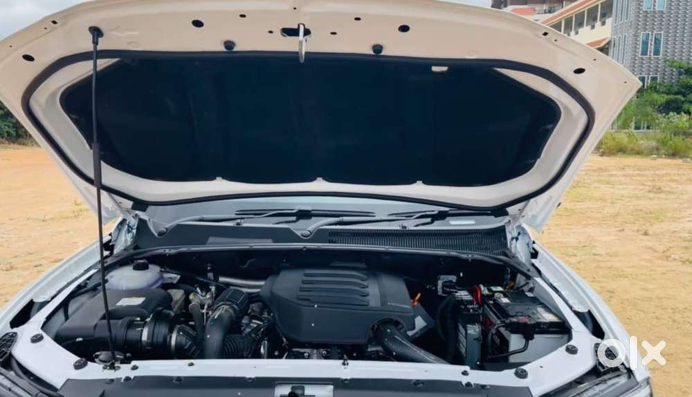2025 Z8 Select Petrol 7 Str Mahindra Scorpio N 2350 Km Driven