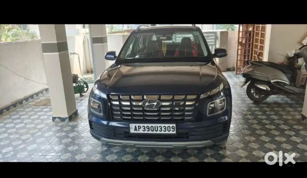 Hyundai Venue 2022 Petrol 21000 Km Driven