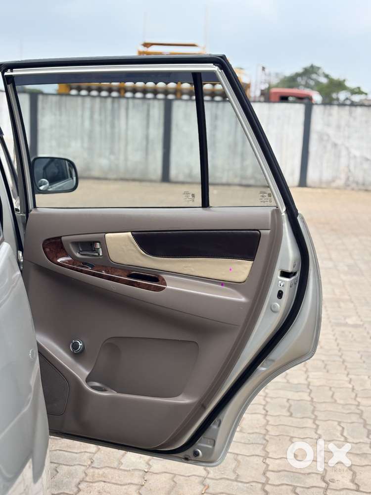 Toyota Innova 2.5 G (diesel) 7 Seater Bs Iv, 2015, Diesel