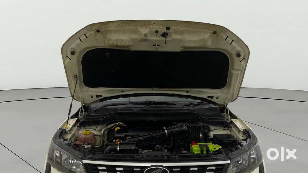 Mahindra Xuv300 1.2 W8 (o) Amt Petrol, 2022, Petrol