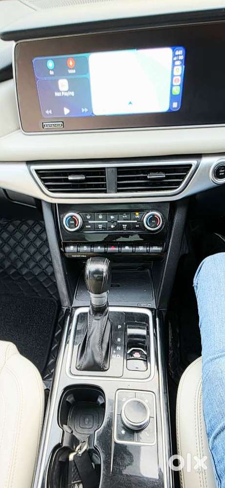 Mahindra Xuv700 2.2 Ax 7 Diesel At Luxury Pack Str Awd, 2022, Diesel