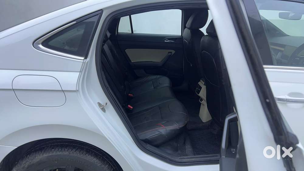 Skoda Slavia Style 1.0l Tsi At, 2022, Petrol