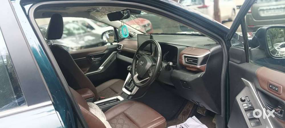 Toyota Innova Hycross 2.0 Zx Hybrid 7 Str, 2025