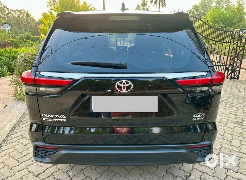 Toyota Innova Hycross 2025
