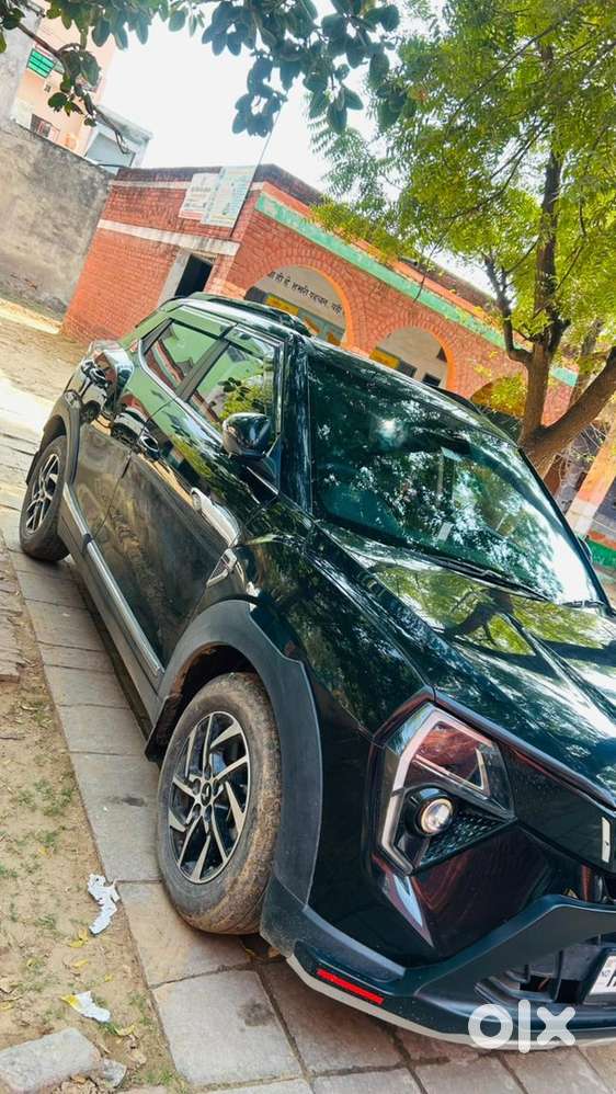Mahindra Xuv 3xo 2025 Petrol Well Maintained