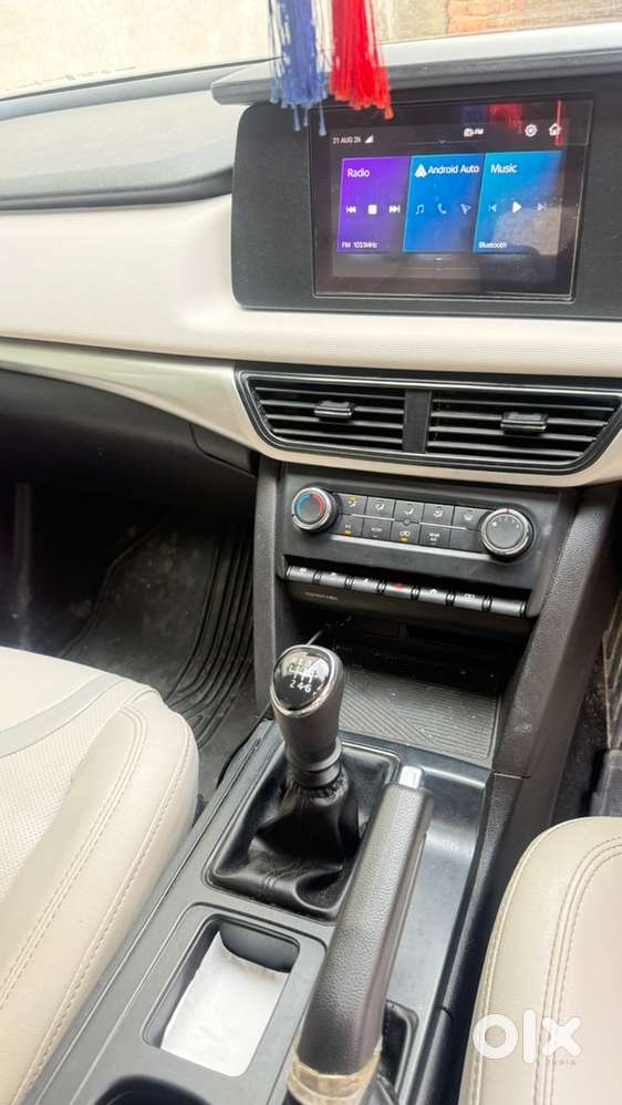 Mahindra Xuv700 Mx Base Model 7 Seater 2024 Diesel 58500 Km Driven