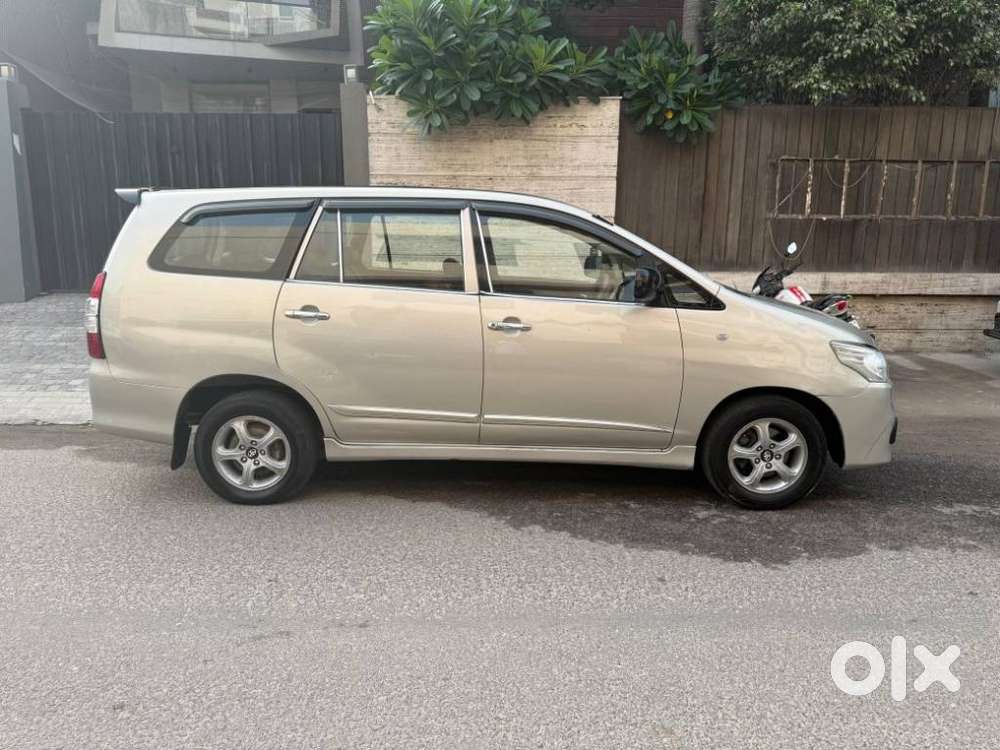Toyota Innova 2.5 G (diesel) 8 Seater, 2015, Diesel