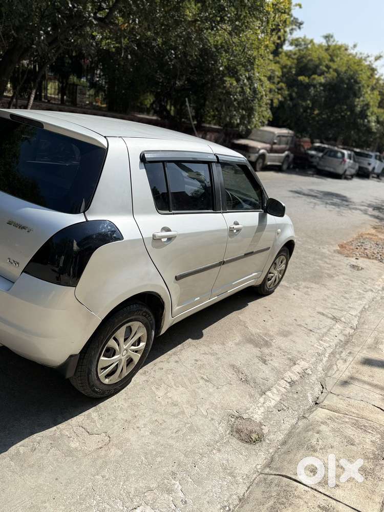 Maruti Suzuki Swift Lxi Option, 2010, Petrol