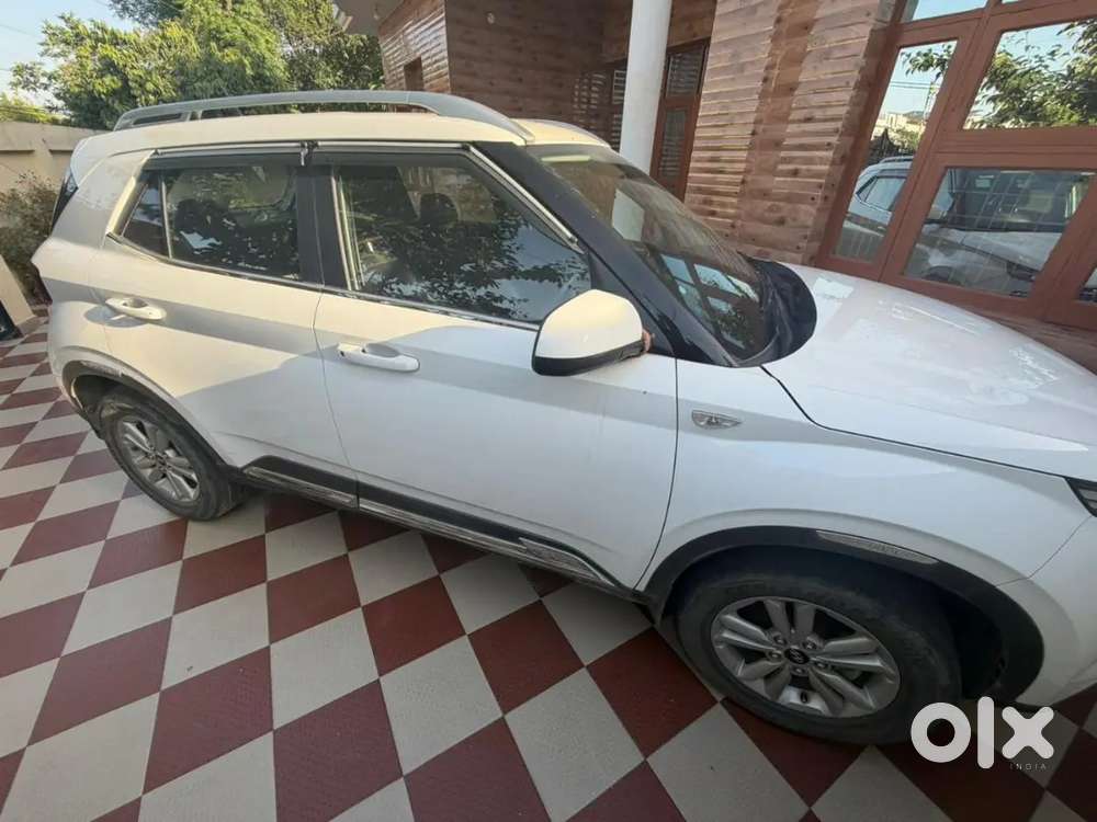 Hyundai Venue 2021 Petrol 39000 Km Driven