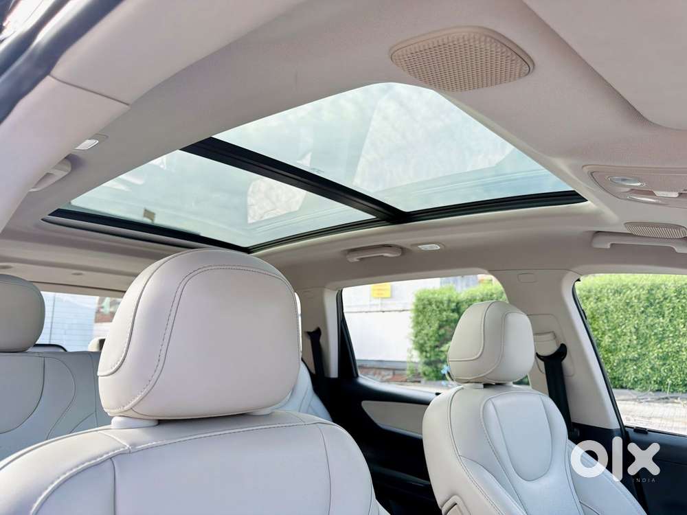 Mahindra Xuv700 2.0 Ax 7 Petrol At Luxury Pack Str, 2022, Petrol