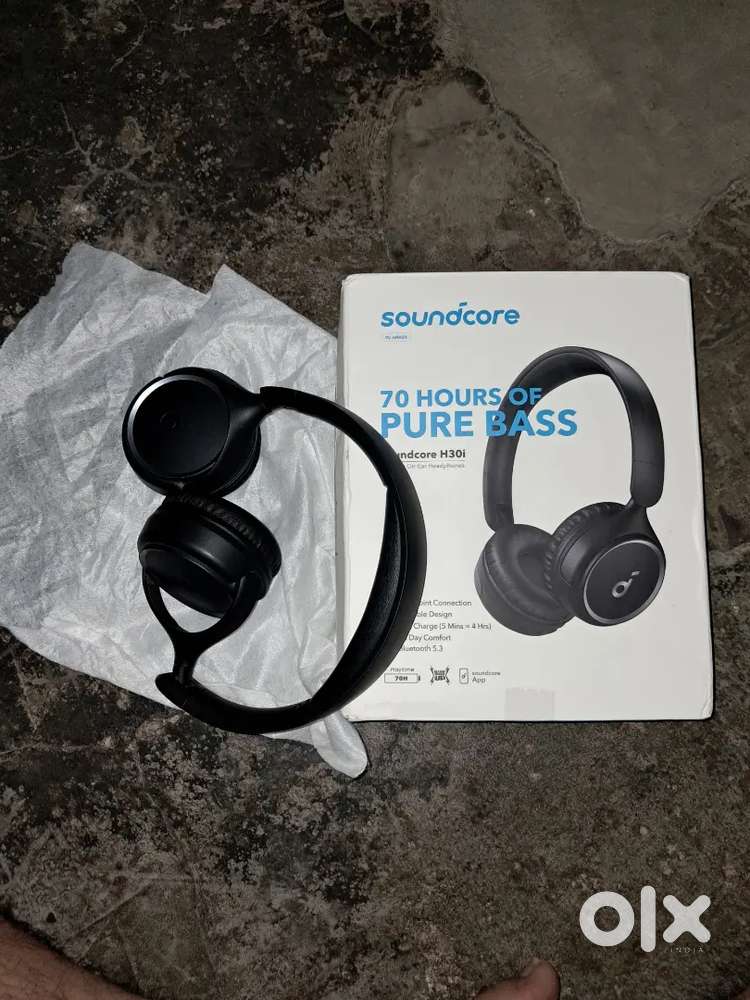 Soundcore H30i headphones with Box and Bill