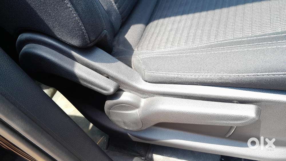 Mahindra Xuv700 2.0 Ax 5 Petrol At Str, 2022, Petrol