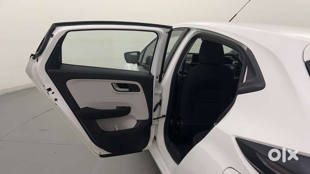 Tata Altroz 1.2 Xt, 2023, Cng & Hybrids