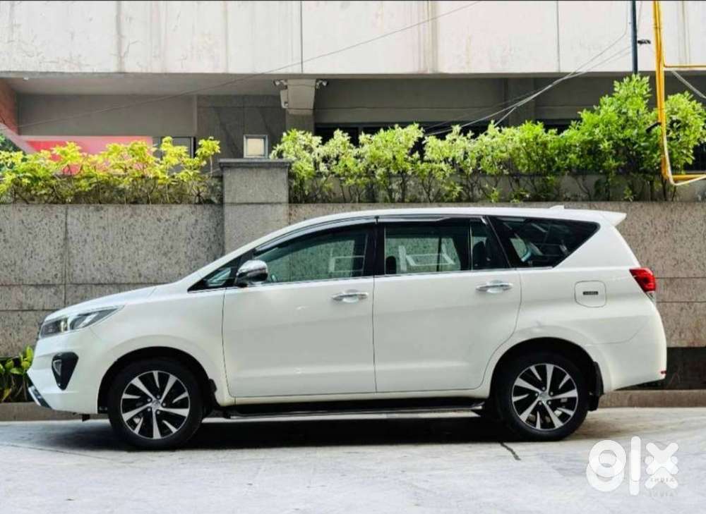 Toyota Innova Crysta 2.8 Zx At 7 Seater, 2022, Diesel