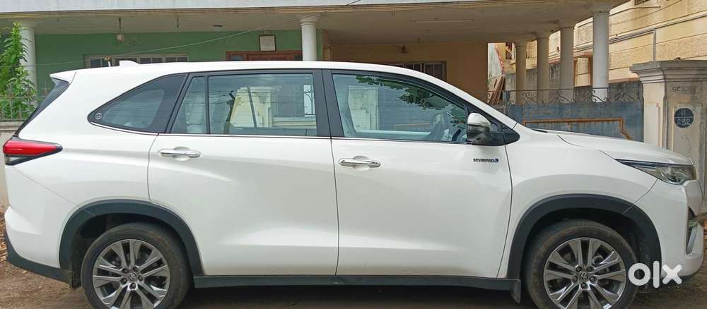 Toyota Innova Hycross 2.0 Zx (o) Hybrid 7 Str, 2023, Petrol