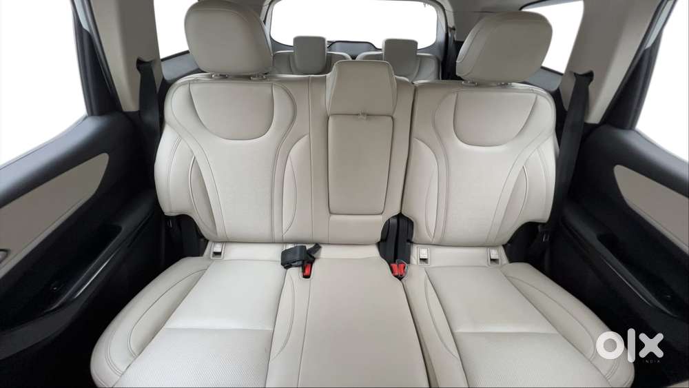 Mahindra Xuv700 2.0 Ax 7 Petrol At Luxury Pack Str, 2023, Petrol