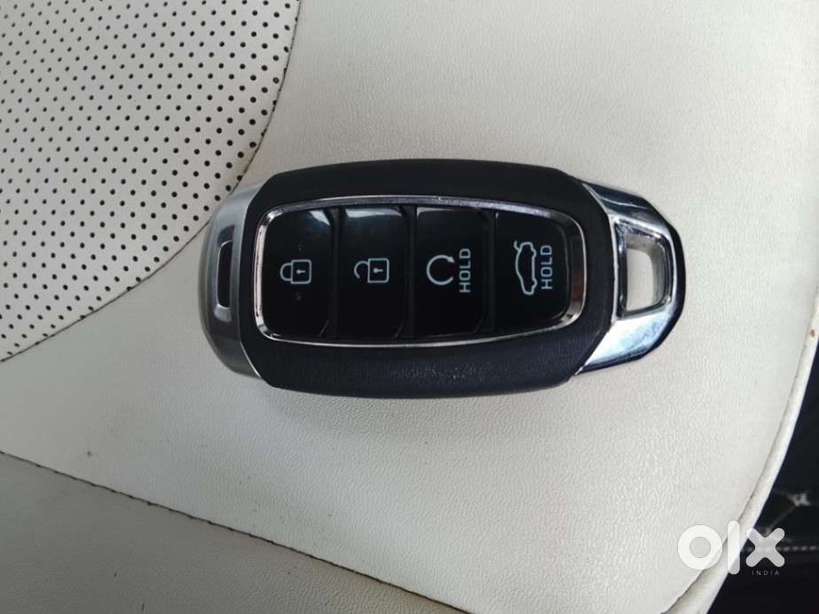 Hyundai Verna 1.5 Sx (o) Ivt, 2025, Petrol