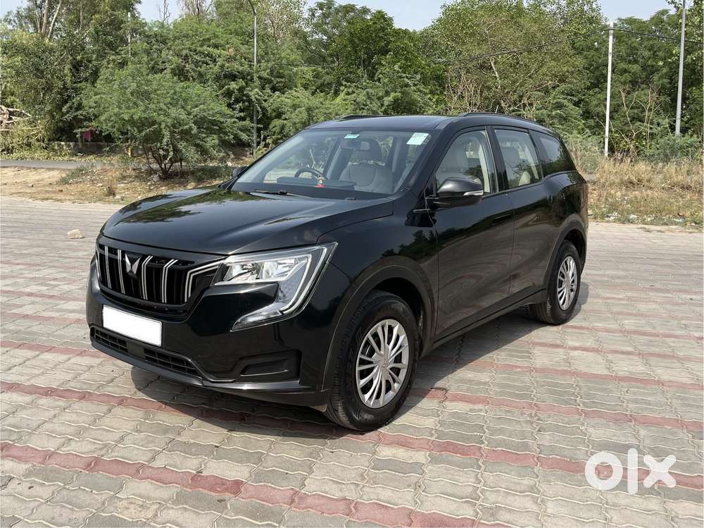 Mahindra Xuv700 Ax 5 Petrol Mt 7 Str (e), 2025, Petrol