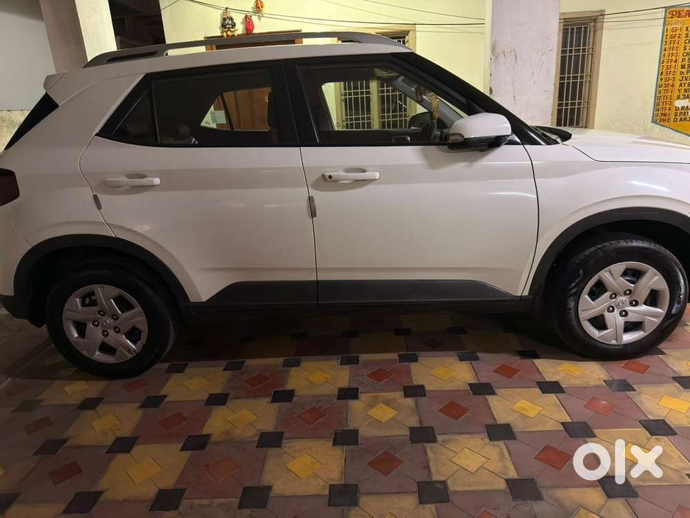 Hyundai Venue 2021 Petrol Well Maintained