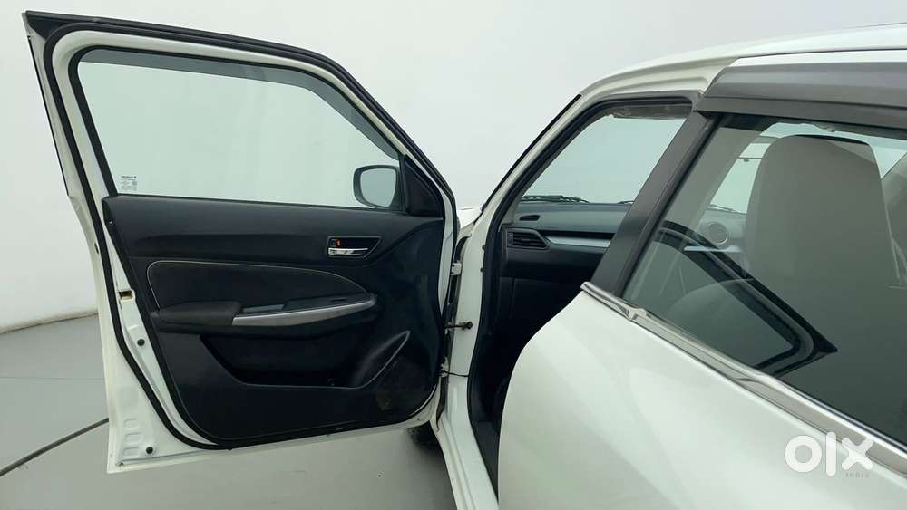 Maruti Suzuki Swift 1.3 Zxi, 2023, Petrol