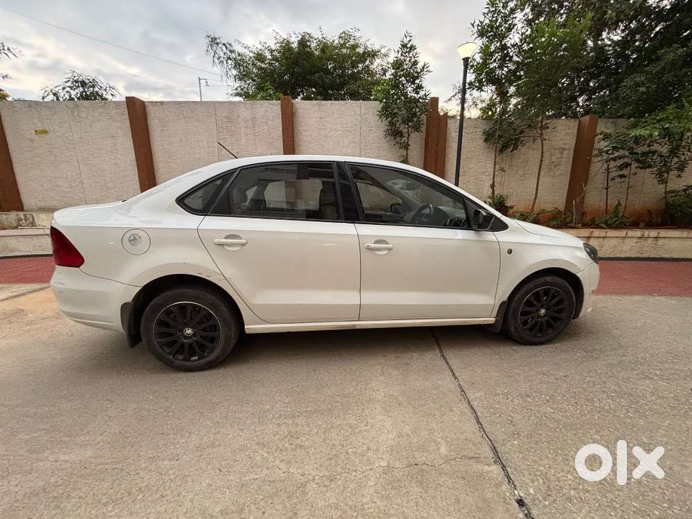 Skoda Rapid 1.6 Mpi Elegance Plus Black Edition  2015