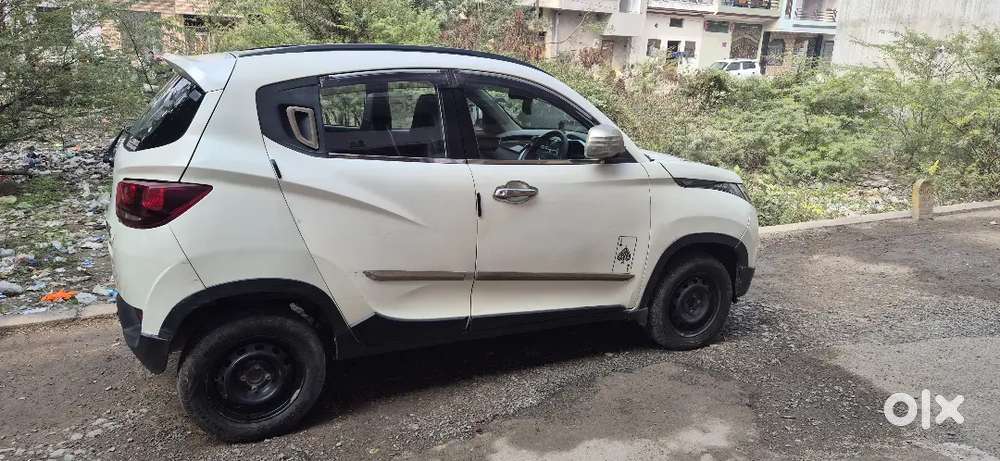 Mahindra Kuv 100 K6+