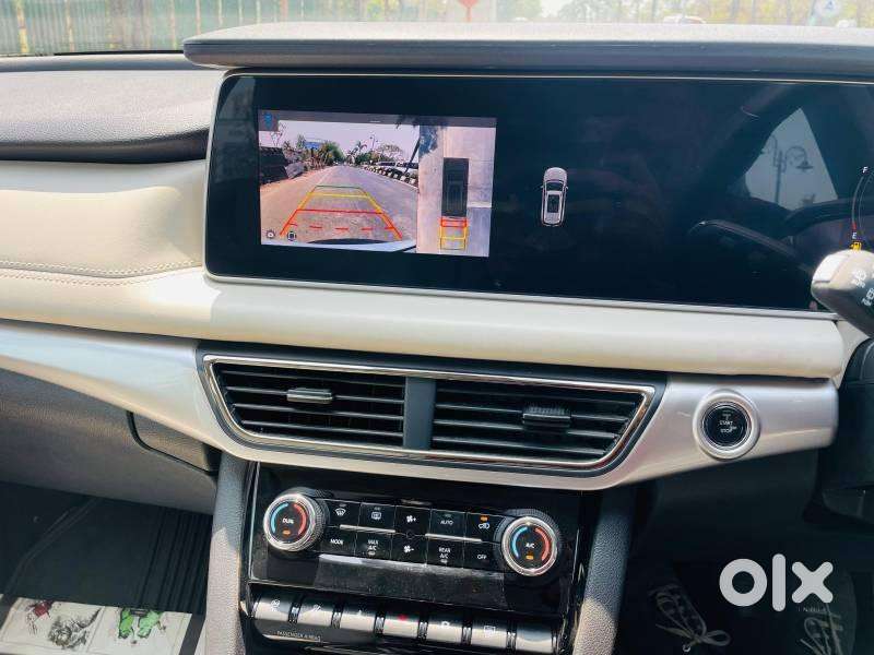 Mahindra Xuv700 2.0 Ax 7 Petrol At Luxury Pack Str, 2025, Petrol