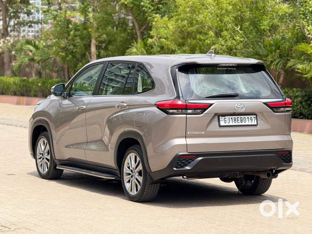 Toyota Innova Hycross 2.0 Zx Hybrid 7 Str, 2023, Petrol