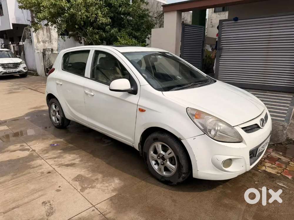 Hyundai I20 Asta 2010 With Sunroof Good Condition
