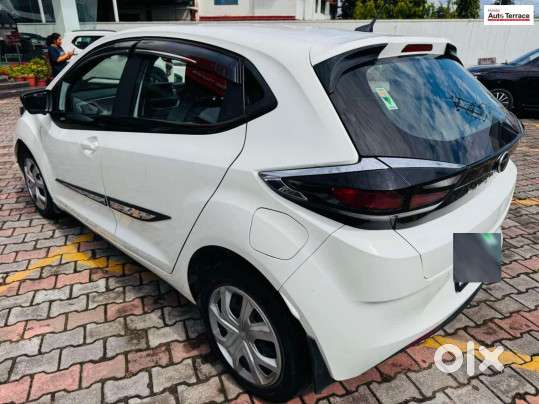 Tata Altroz Xm Plus (s), 2025, Petrol