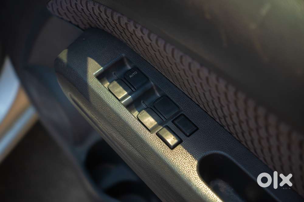 Maruti Suzuki Ritz Vxi, 2013, Petrol