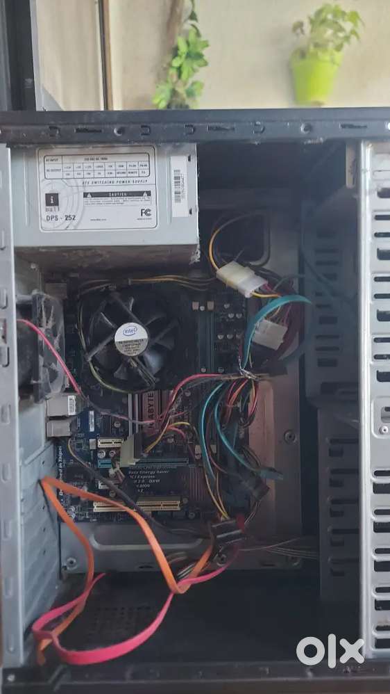 Old Desktop Cabinet - Not Working - For Parts / Scrap